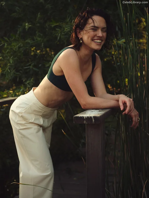 Daisy Ridley photo 19 of 1214