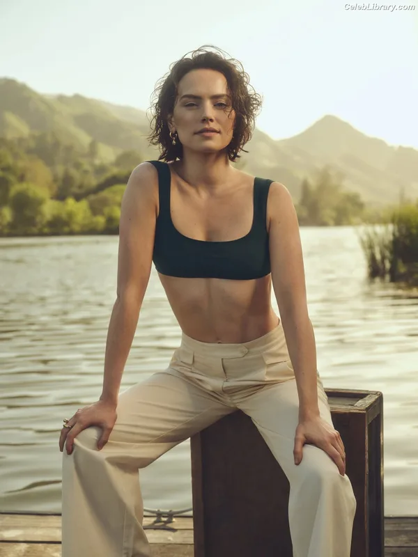 Daisy Ridley photo 21 of 1214