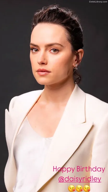 Daisy Ridley photo 1 of 1214