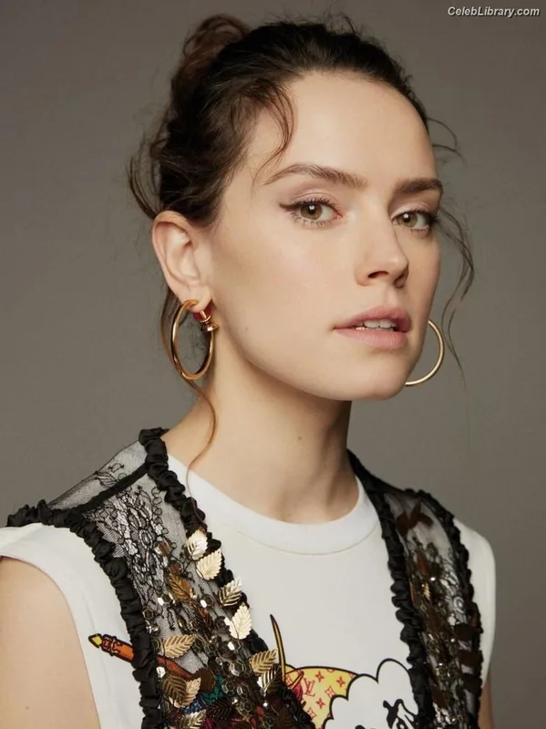 Daisy Ridley photo 5 of 1214