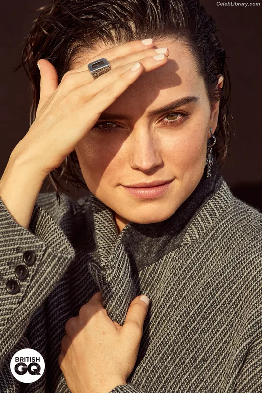 Daisy Ridley photo 23 of 1214
