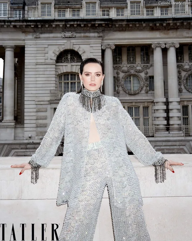 Daisy Ridley photo 2 of 1214