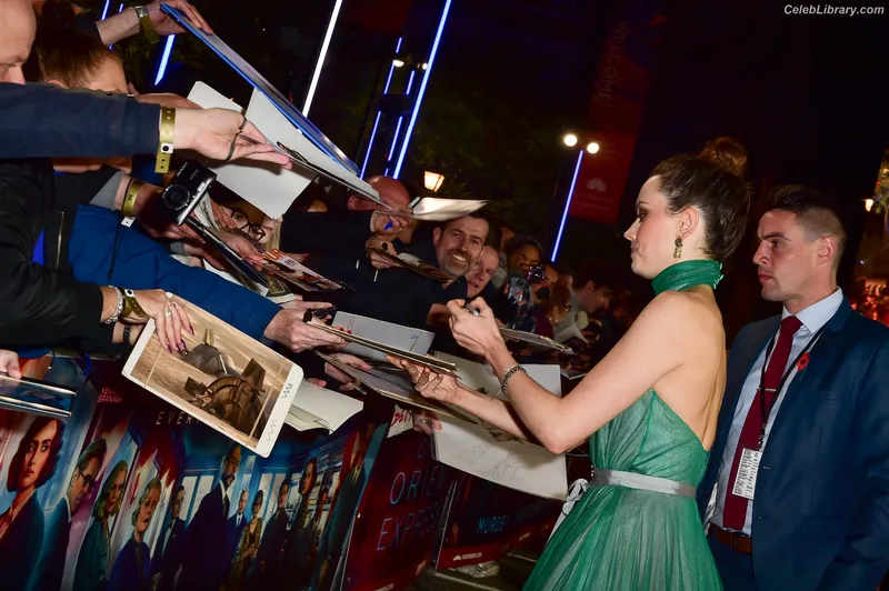 Daisy Ridley photo 22 of 1214