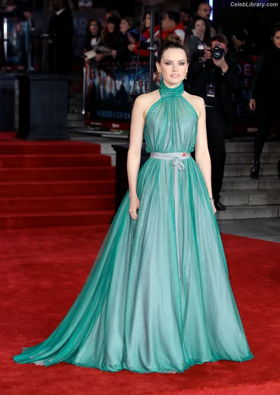 Daisy Ridley photo 1 of 1214