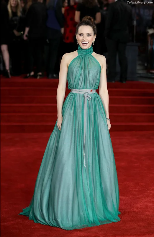 Daisy Ridley photo 3 of 1214