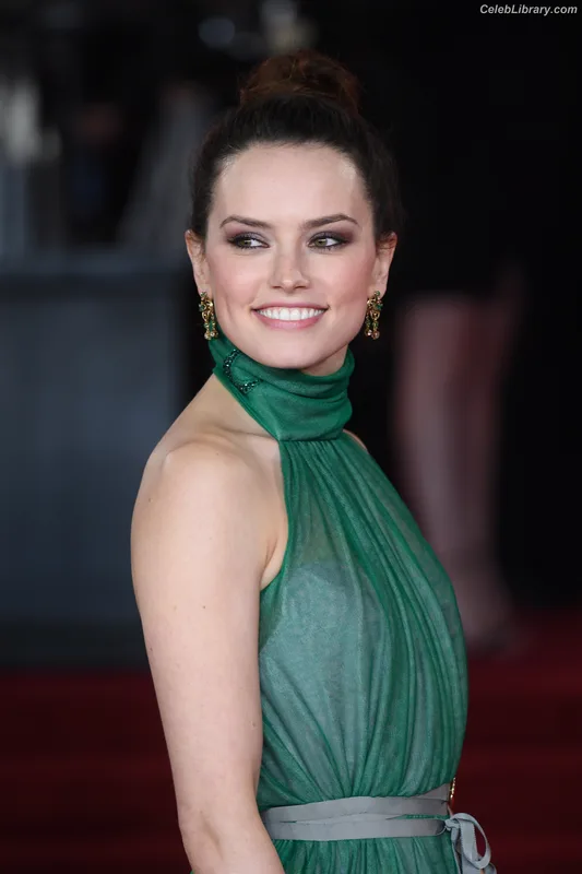 Daisy Ridley photo 14 of 1214