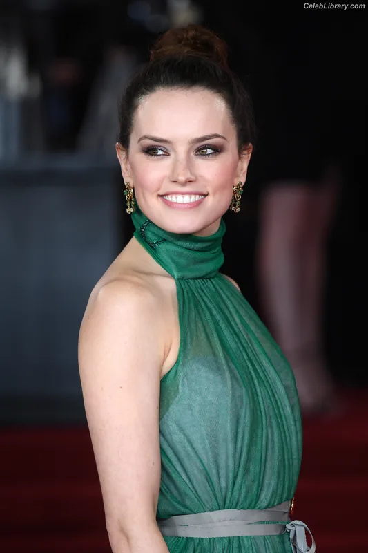 Daisy Ridley photo 15 of 1214