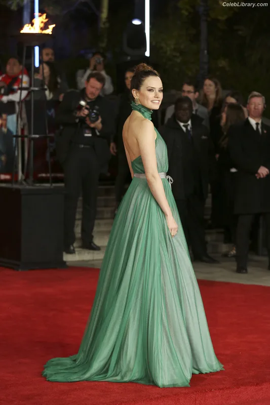 Daisy Ridley photo 17 of 1214