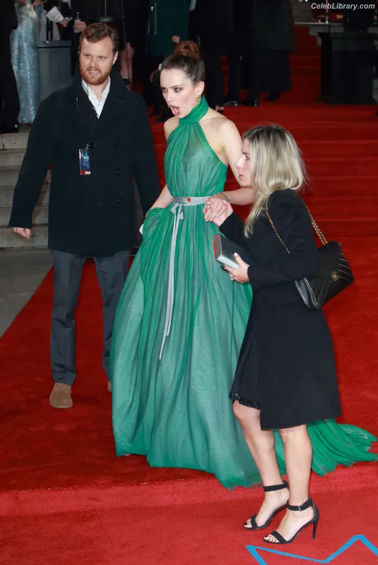 Daisy Ridley photo 22 of 1214
