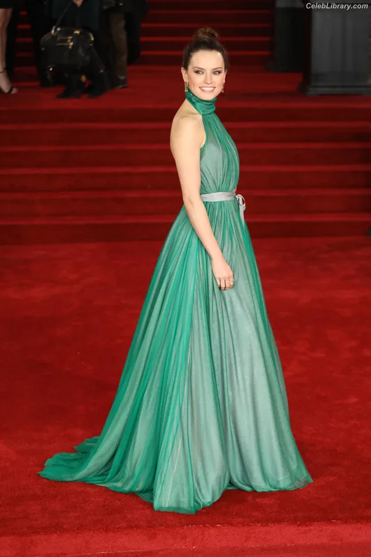 Daisy Ridley photo 2 of 1214