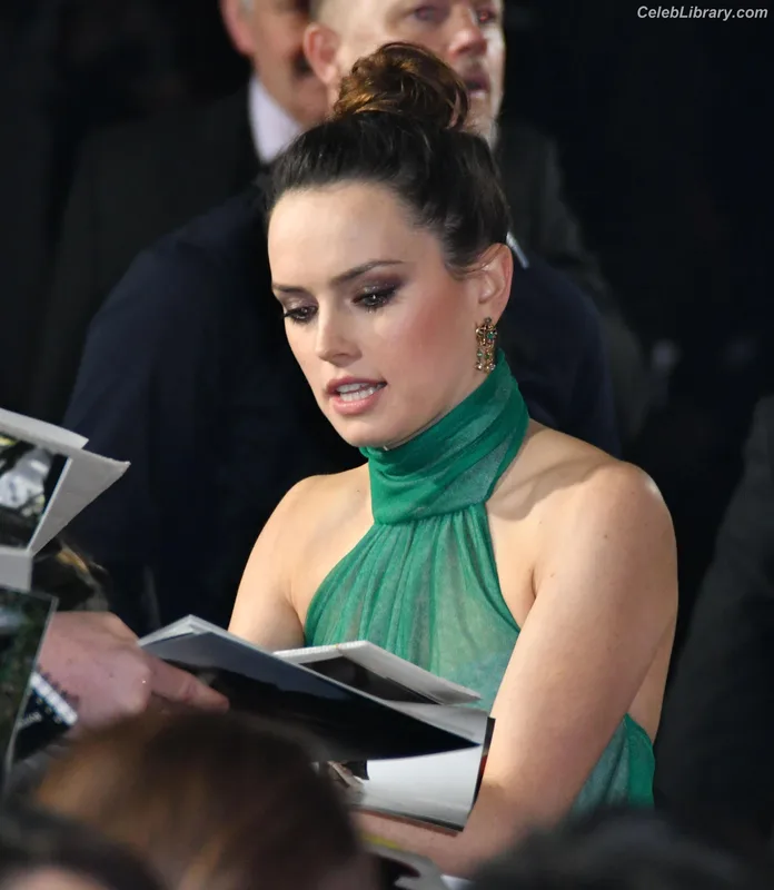 Daisy Ridley photo 12 of 1214