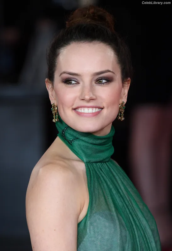 Daisy Ridley photo 23 of 1214