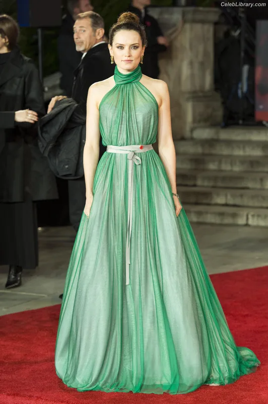 Daisy Ridley photo 2 of 1214
