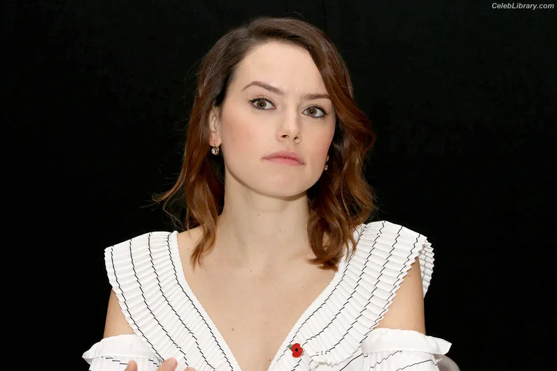 Daisy Ridley photo 5 of 1214