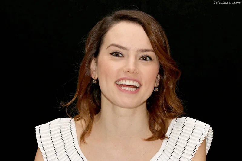 Daisy Ridley photo 10 of 1214