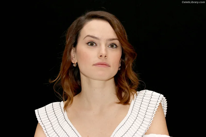 Daisy Ridley photo 13 of 1214