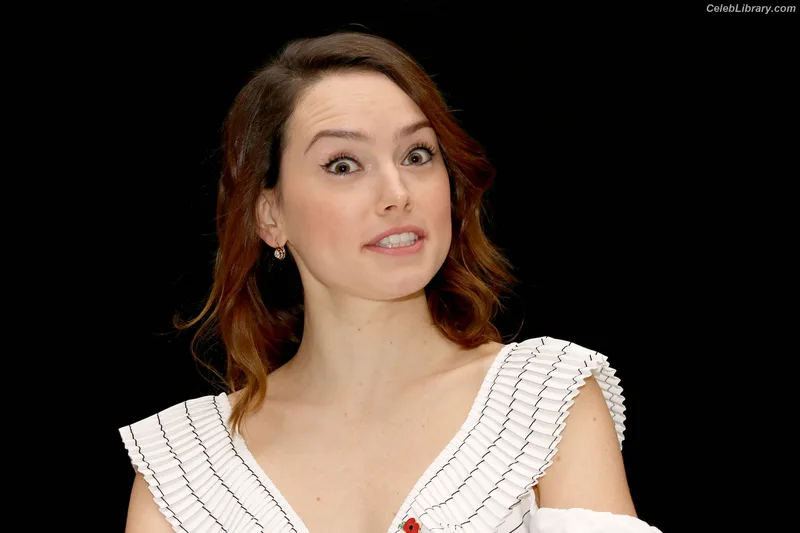 Daisy Ridley photo 14 of 1214