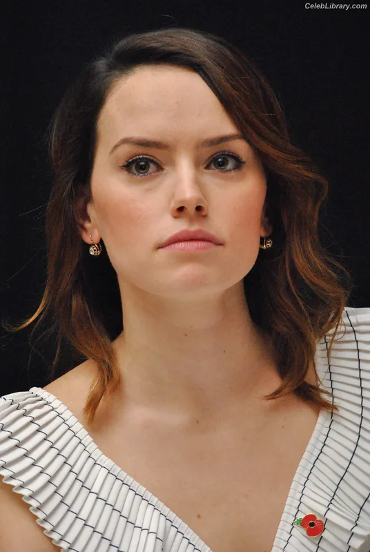 Daisy Ridley photo 18 of 1214