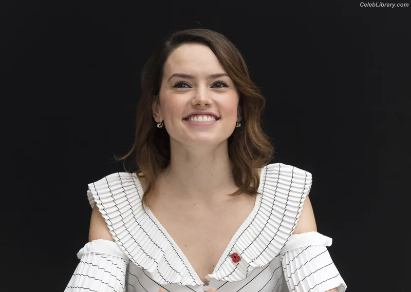 Daisy Ridley photo 23 of 1214