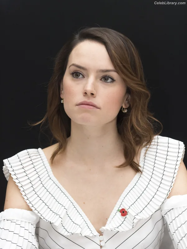Daisy Ridley photo 5 of 1214