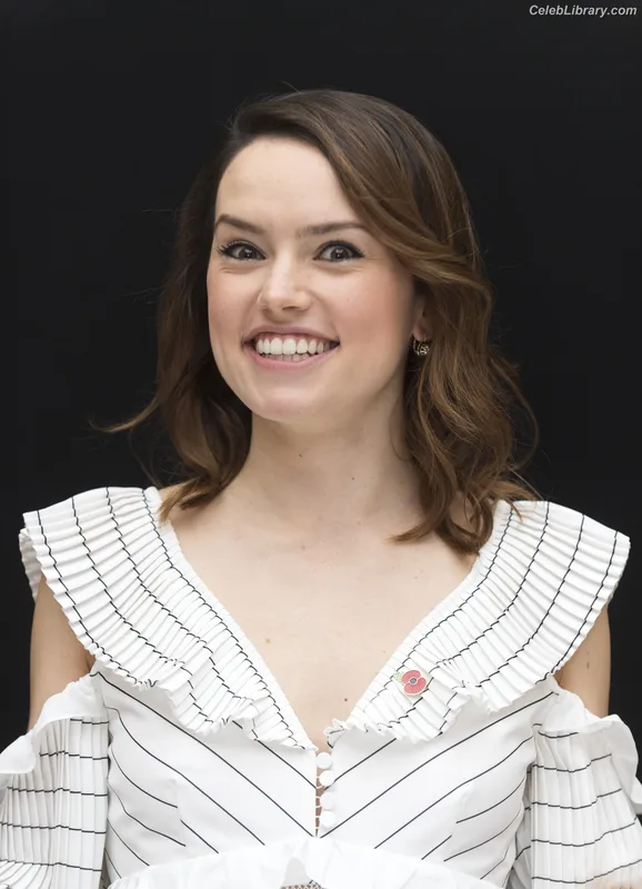 Daisy Ridley photo 6 of 1214
