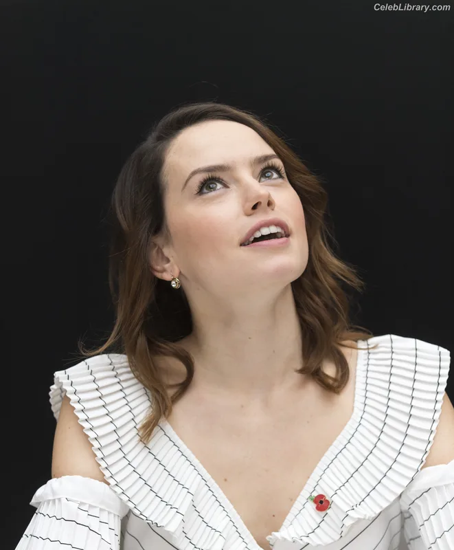 Daisy Ridley photo 8 of 1214