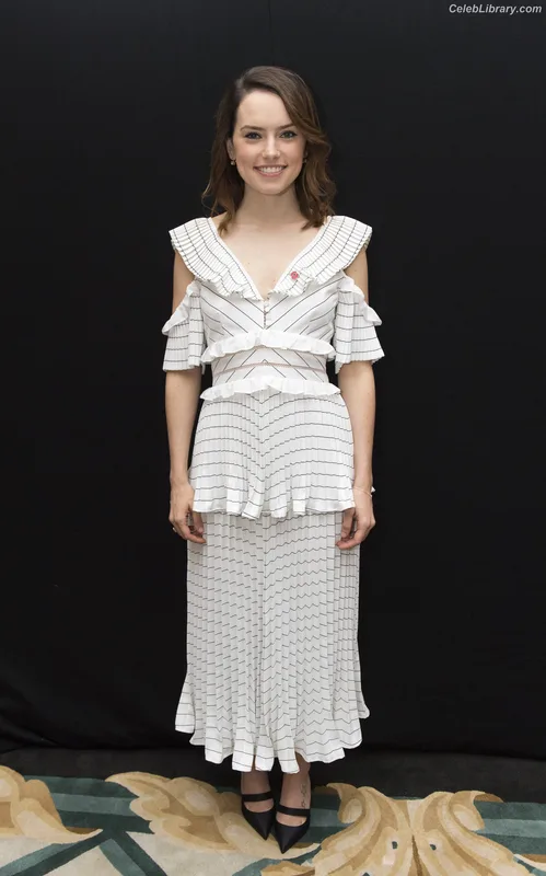 Daisy Ridley photo 11 of 1214