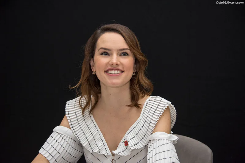 Daisy Ridley photo 14 of 1214