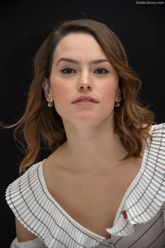 Daisy Ridley photo 15 of 1214