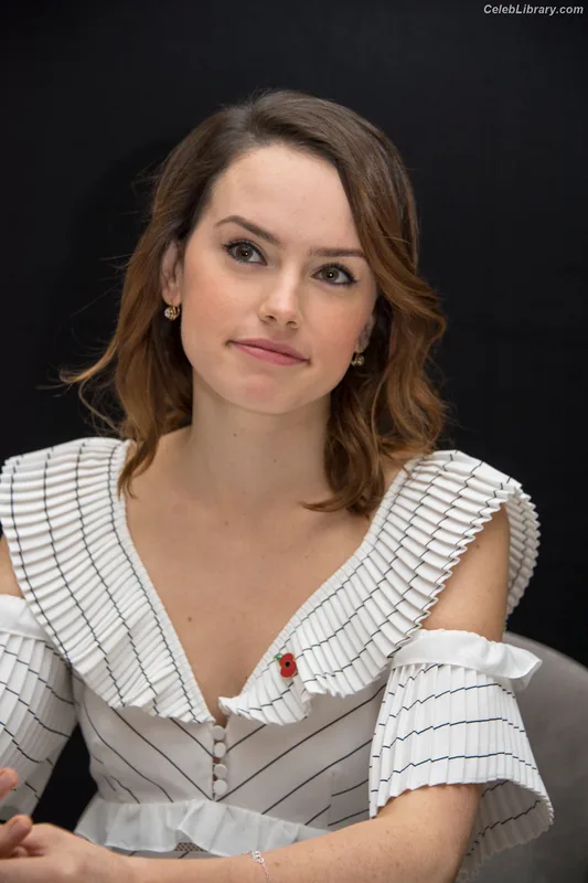 Daisy Ridley photo 17 of 1214