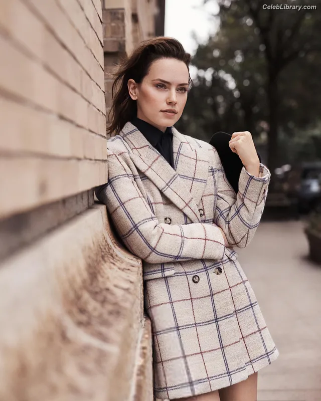 Daisy Ridley photo 1 of 1214