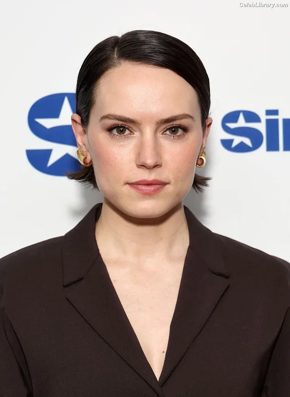 Daisy Ridley photo 19 of 1214
