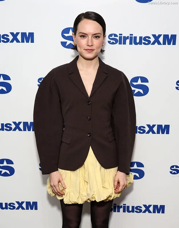 Daisy Ridley photo 21 of 1214