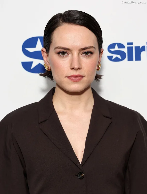 Daisy Ridley photo 23 of 1214