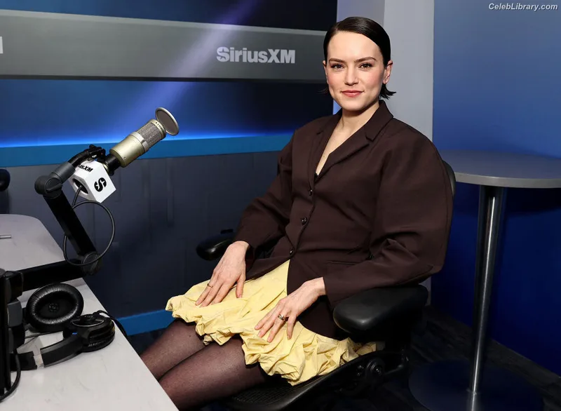Daisy Ridley photo 7 of 1214