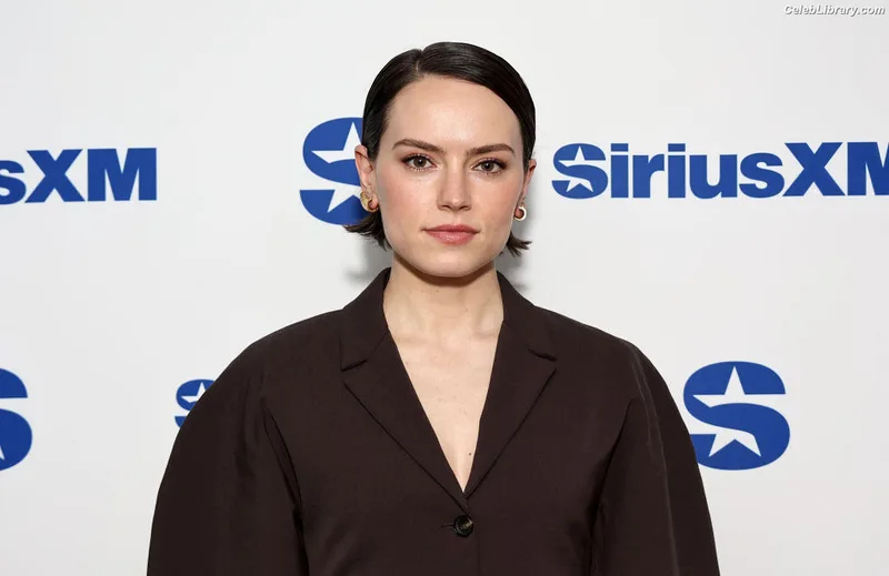 Daisy Ridley photo 15 of 1214