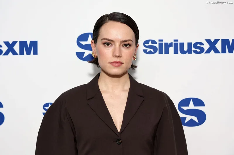 Daisy Ridley photo 16 of 1214