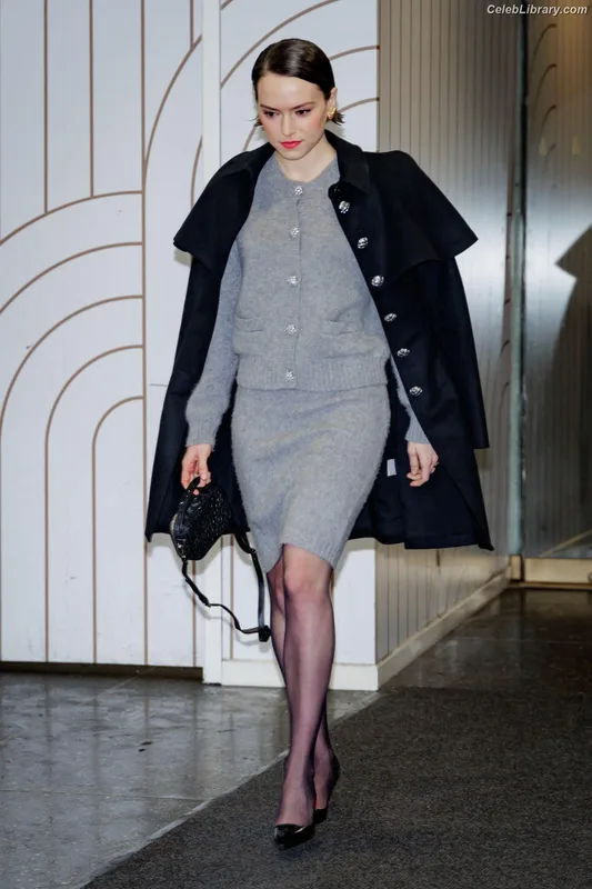 Daisy Ridley photo 1 of 1214