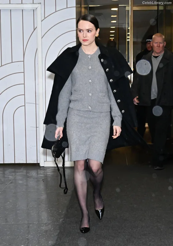 Daisy Ridley photo 2 of 1214