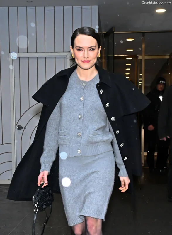 Daisy Ridley photo 5 of 1214