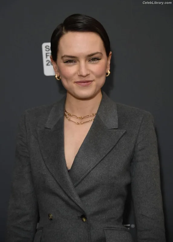 Daisy Ridley photo 8 of 1214