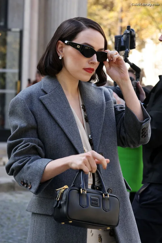 Daisy Ridley photo 12 of 1214