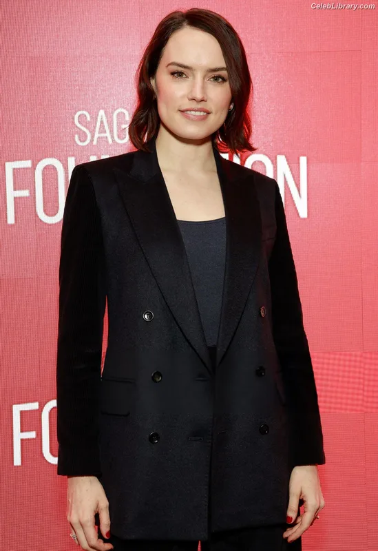 Daisy Ridley photo 23 of 1214