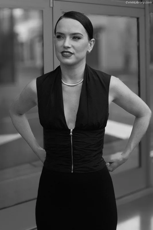 Daisy Ridley photo 24 of 1214