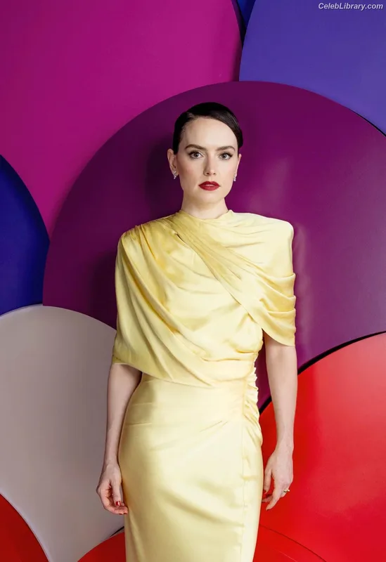 Daisy Ridley photo 3 of 1214