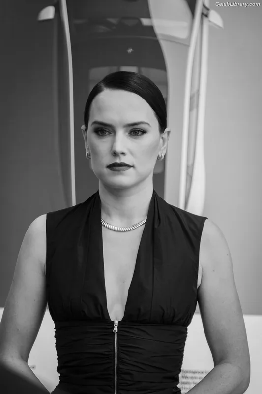 Daisy Ridley photo 4 of 1214