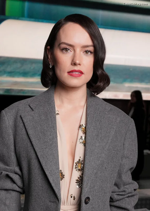 Daisy Ridley photo 5 of 1214