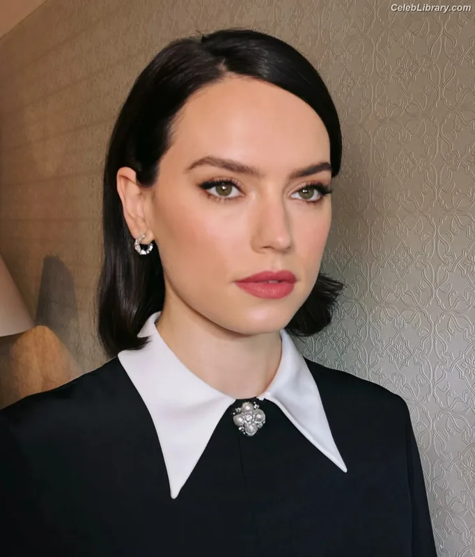 Daisy Ridley photo 6 of 1214