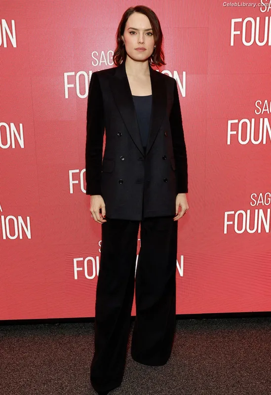 Daisy Ridley photo 7 of 1214