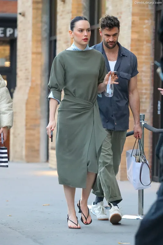 Daisy Ridley photo 10 of 1214